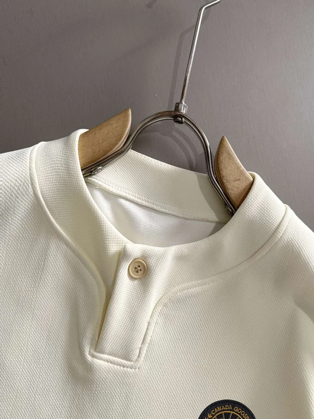 P360 Big Goose 2025 long-sleeved round neck sweatshirt for men and women, same style for many celebrities, top original version, feel free to compare 🆚The fabric is custom-dyed and lightly sprayed and distressed, the fabric, material, and details are consistent with the original, using special cotton and linen fabrics. The cost of the fabric is extremely expensive. It is twice as expensive as pure cotton material, no expense is spared just to do better. Three standards are complete. The comparison between non-market products and my fabrics is very different, only the top version! Size: M-5XL